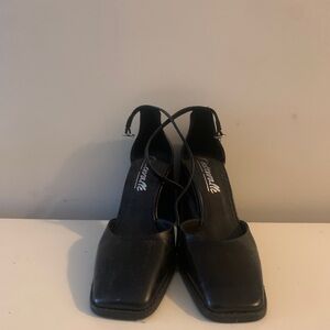 Lintervalle Block Heel Mary Janes!